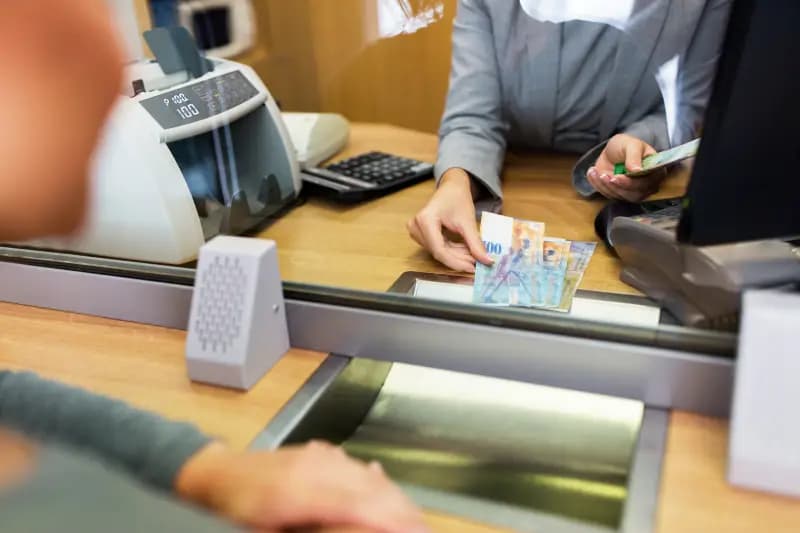 Profesi Teller Bank: Tugas, Gaji dan Skill yang Harus Dikuasai